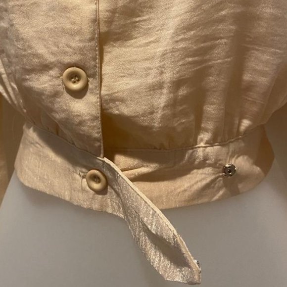 Pretty Little Thing Light Peach Long Sleeve Button Up Crop Top - Picture 4 of 6